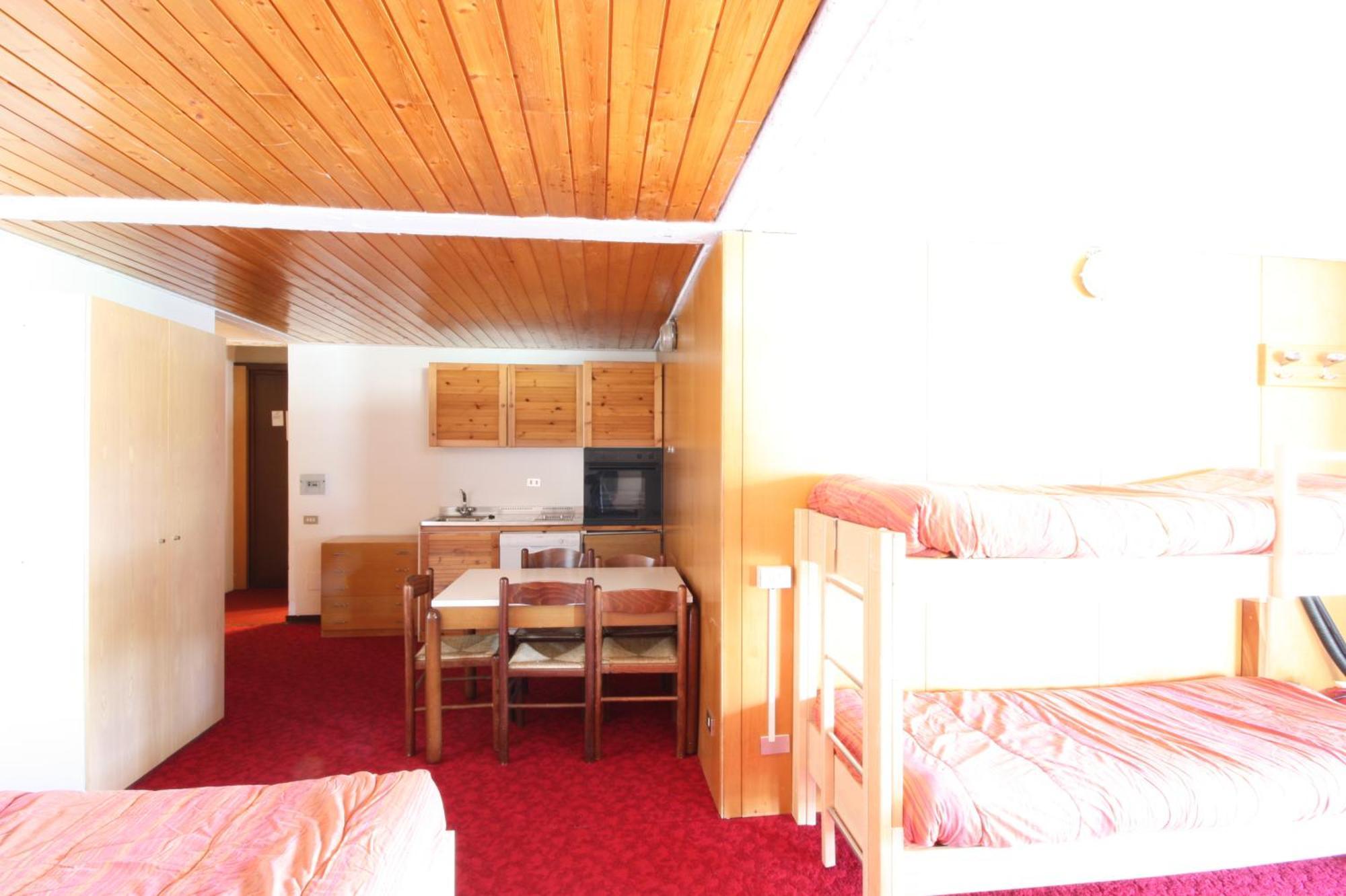 Marilleva 1400 Appartamenti Montana Room photo